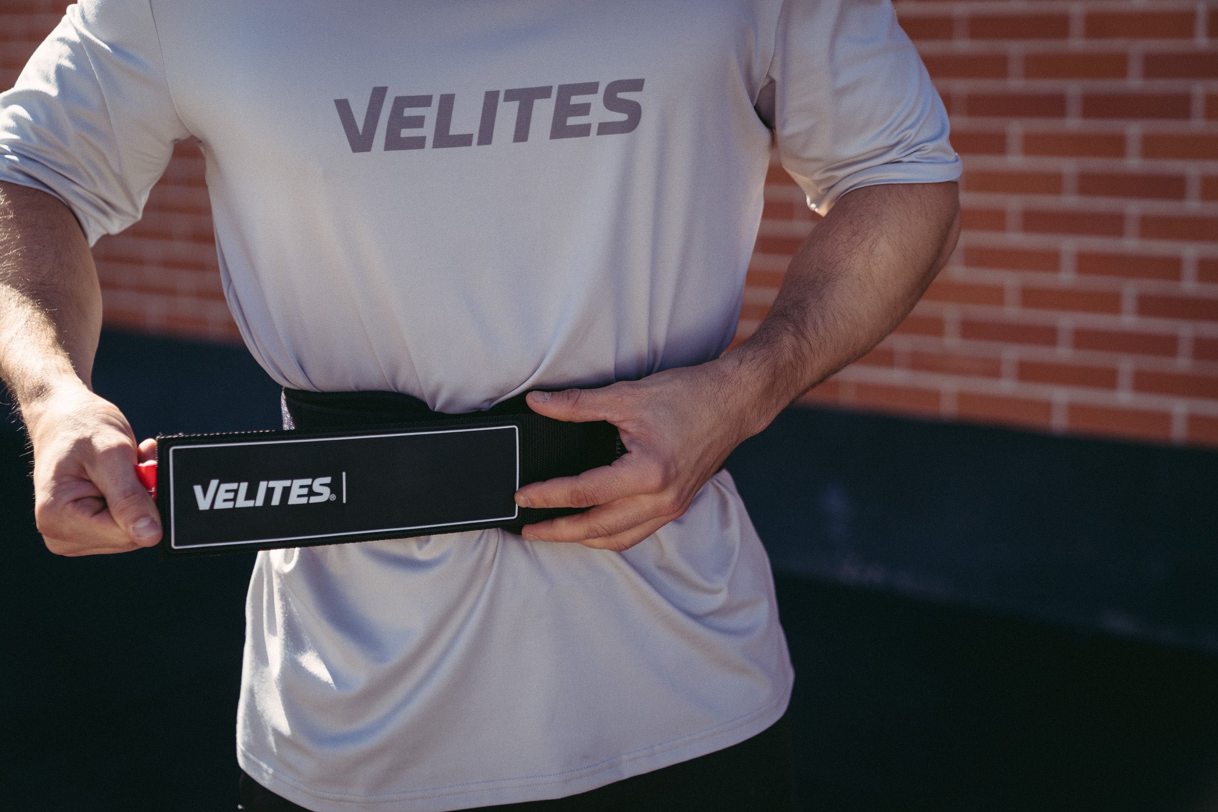 Velites_LiftingBelt_Black_Lifestyle_003.jpg