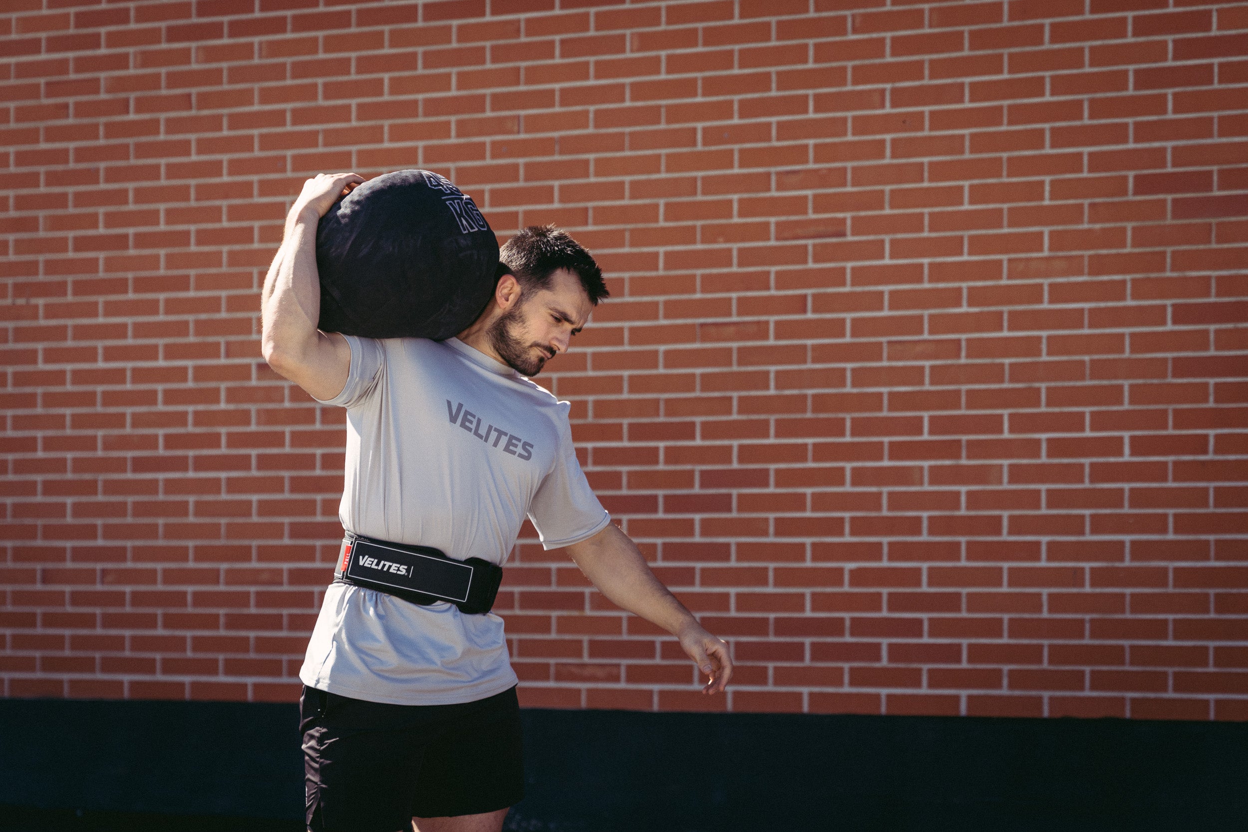 Velites_LiftingBelt_Black_Lifestyle_006.jpg