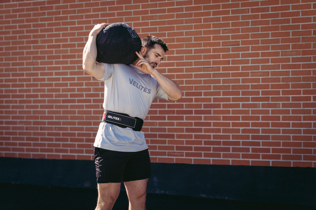 Velites_LiftingBelt_Black_Lifestyle_007.jpg