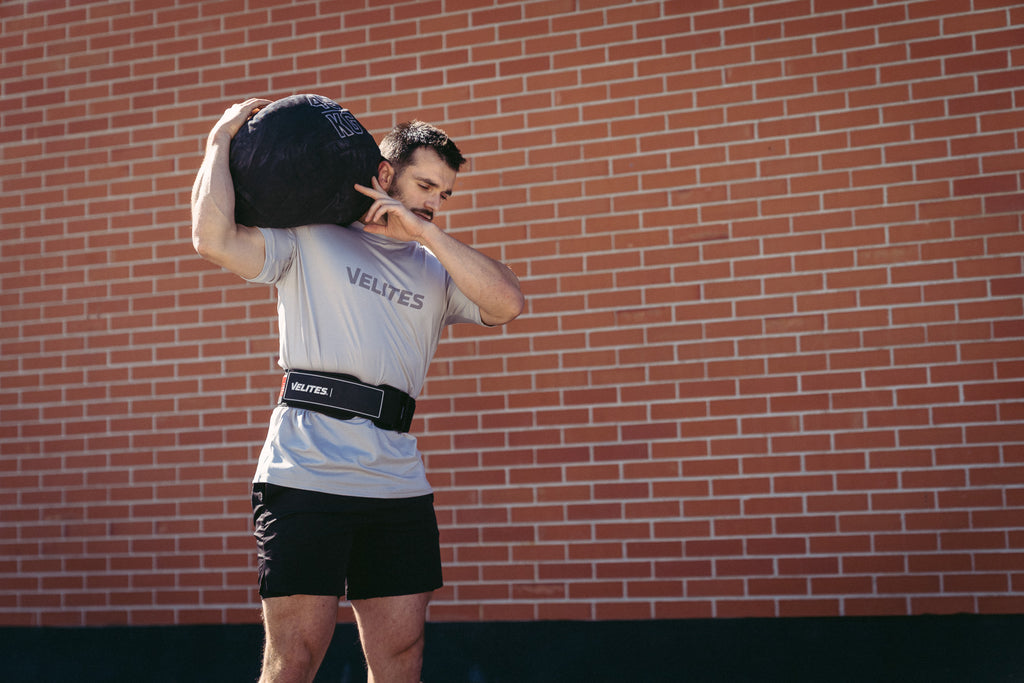 Velites_LiftingBelt_Black_Lifestyle_008.jpg