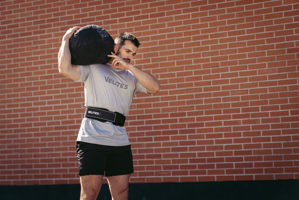 Velites_LiftingBelt_Black_Lifestyle_009.jpg