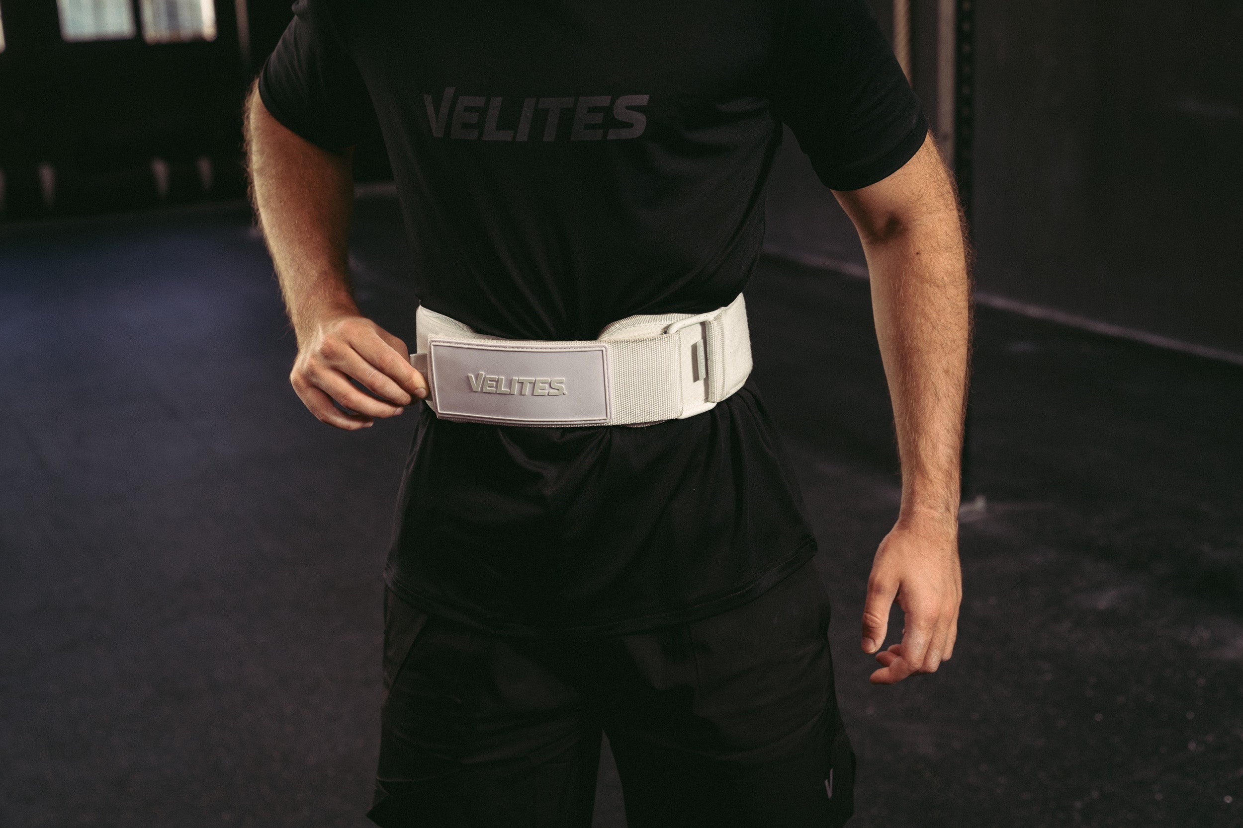 Velites_LiftingBelt_White_Lifestyle_002.jpg