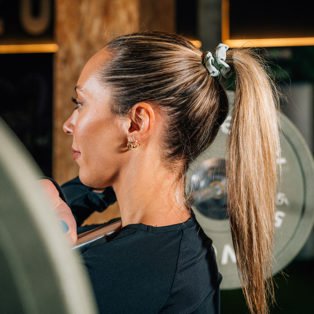 Velites_Scrunchies_Mint_Lifestyle_002.jpg